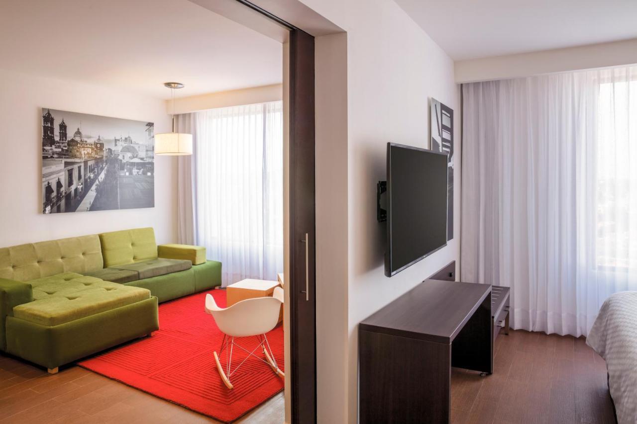 Fiesta Inn Express Puebla Explanada Экстерьер фото